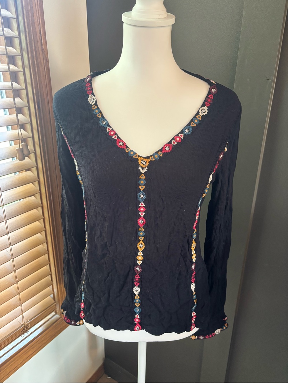 Shyanne Black Embroidered Boho Peasant Top Women’s Size M Boho Western